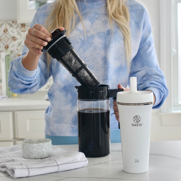 TAKEYA 1-Quart Cold Brew Coffee Maker All-In-One - Picture 12 of 13